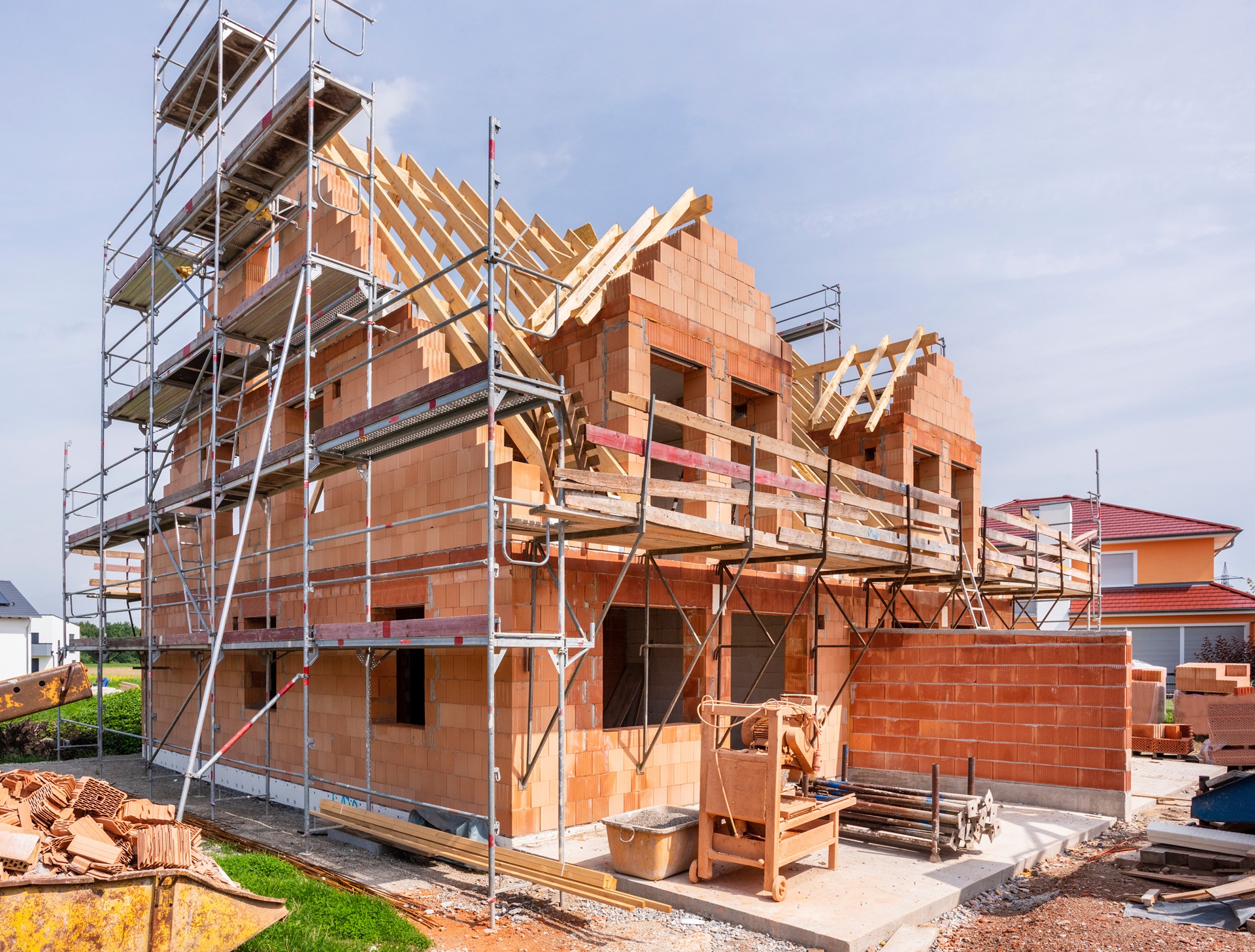 Haus im Rohbau auf Baustelle | Firma in Ungarn gründen

